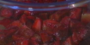 безе с клубникой