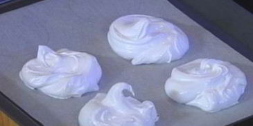 безе с клубникой