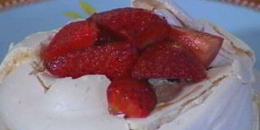 безе с клубникой