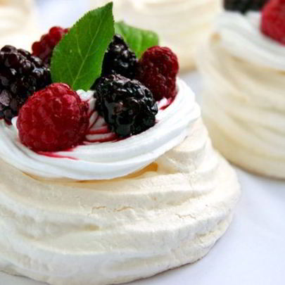 Безе с ягодами