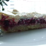 Рецепт Брусничного пая под хрустящим облаком из безе