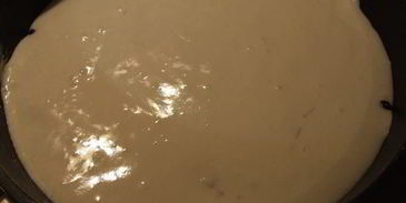 брусничный пай под хрустящим облаком из безе