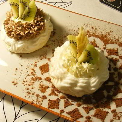 Корзинки безе с кремом Шарлотт и фруктами