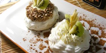 корзинки безе с кремом шарлотт и фруктами