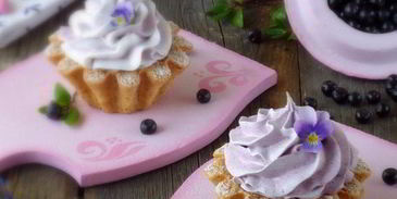 корзиночки с черничным кердом и безе