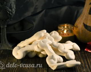 Кости из безе на Хэллоуин