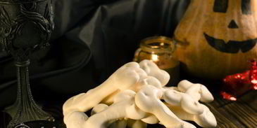 кости из безе на хэллоуин