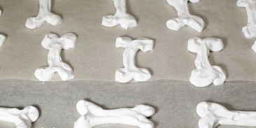 кости из безе на хэллоуин