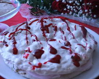 Ореховый торт-безе с малиновым кремом