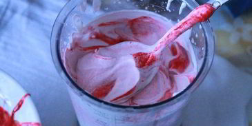 ореховый торт-безе с малиновым кремом