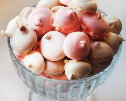 Разноцветные безе с ореховой пудрой