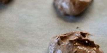 шоколадное безе с миндалем