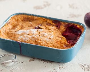 Безглютеновые клафути со сливой