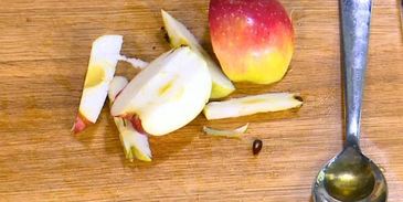 грушево-сливовый крамбл с творогом и овсяными хлопьями