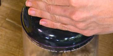 грушево-сливовый крамбл с творогом и овсяными хлопьями