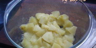 йогурт с фламбе из фиников и яблоками в карамели