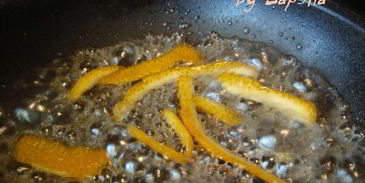 йогурт с фламбе из фиников и яблоками в карамели