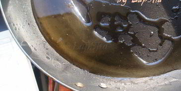 йогурт с фламбе из фиников и яблоками в карамели