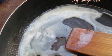 йогурт с фламбе из фиников и яблоками в карамели