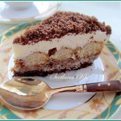 Десерт с халвой, клюквой и сливками