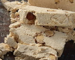 Халва из манной крупы с грецкими орехами и корицей