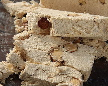 Халва из манной крупы с грецкими орехами и корицей