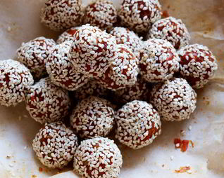 Халва из моркови с молоком, миндалем и имбирем