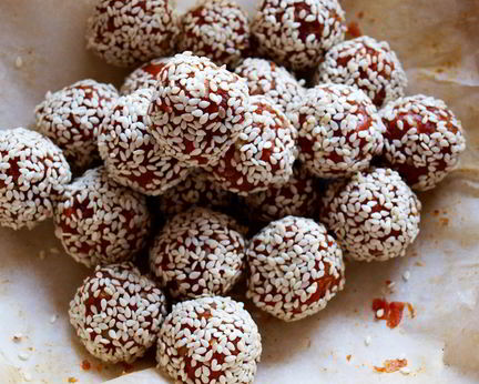 Халва из моркови с молоком, миндалем и имбирем