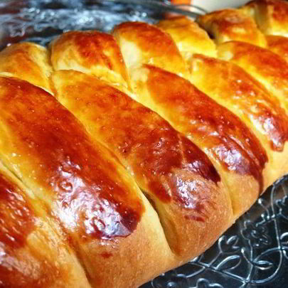 Коса с целой плиткой шоколада, халвой и бананом