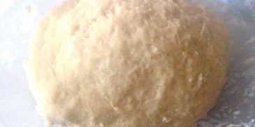 коса с целой плиткой шоколада, халвой и бананом