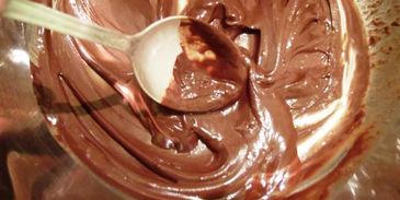 холодный десерт клубника в шоколаде