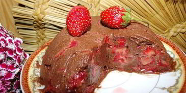 холодный десерт клубника в шоколаде