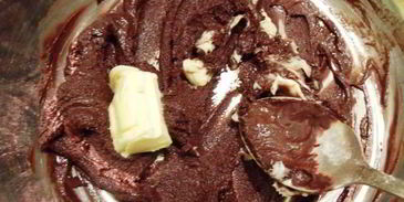 холодный десерт клубника в шоколаде