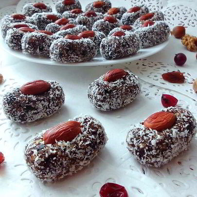 Конфеты из чернослива в кокосовой стружке