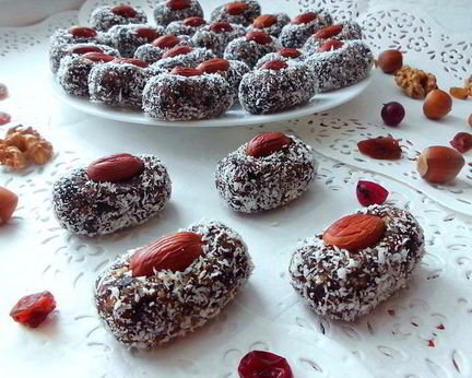 Конфеты из чернослива в кокосовой стружке