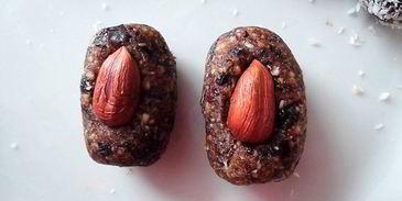 конфеты из чернослива в кокосовой стружке