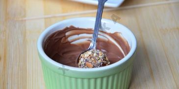 шоколадные конфеты с фундуком