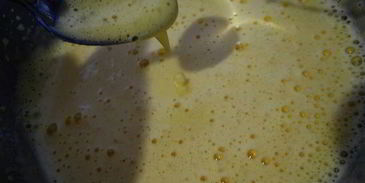 бисквитный рулет на ромовой пропитке с шоколадно-масляным кремом под шоколадной глазурью