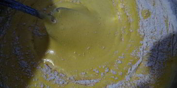 бисквитный рулет на ромовой пропитке с шоколадно-масляным кремом под шоколадной глазурью