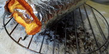 бисквитный рулет на ромовой пропитке с шоколадно-масляным кремом под шоколадной глазурью