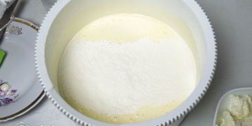 бисквитный рулет с клубничным кремом