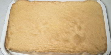 бисквитный рулет с клубничным кремом