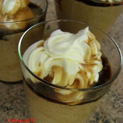 Крем-капучино со сливками и сладким кофейным соусом