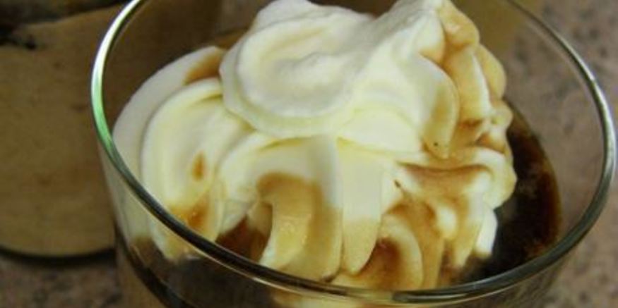 Рецепт крема-капучино со сливками и сладким кофейным соусом