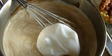 крем-капучино со сливками и сладким кофейным соусом