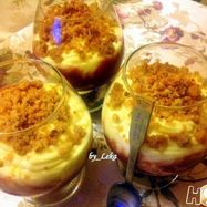 Рецепт Малинового десерта с кремом патисьер и штрейзелем