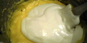 малиновый десерт с кремом патисьер и штрейзелем