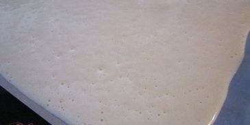 необыкновенно нежный бисквитный рулет с молочно-масляным кремом