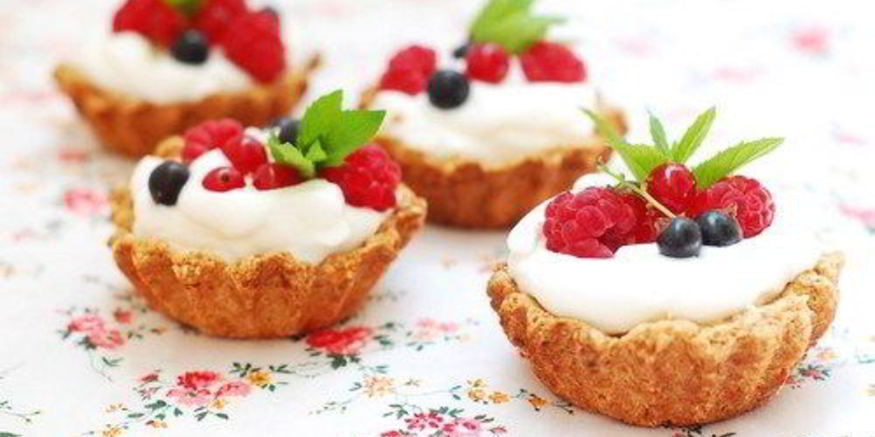 Рецепт песочных корзиночек с кремом из белого шоколада и маскарпоне со свежими ягодами