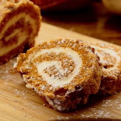 Тыквенный бисквитный рулет кремом